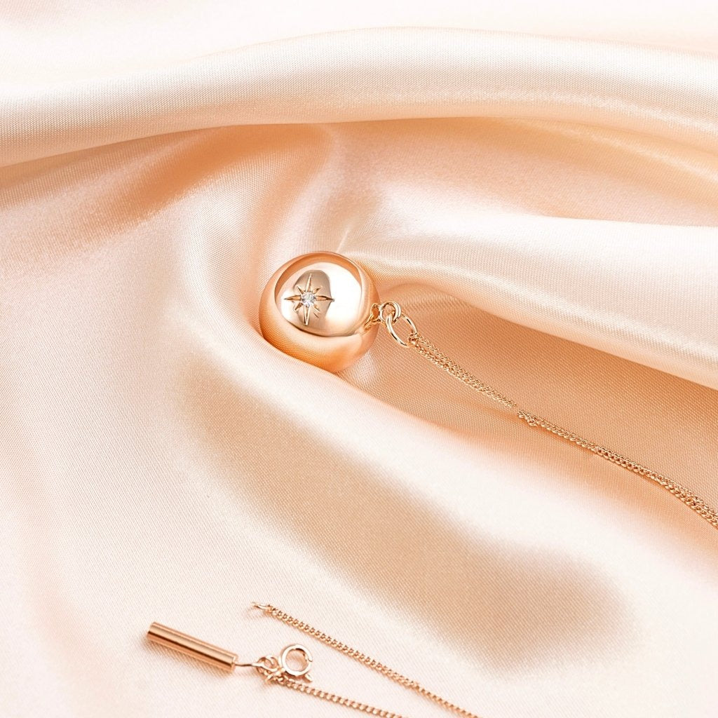 Rolnička Stella Lucia – detail povrchu a symbolického designu