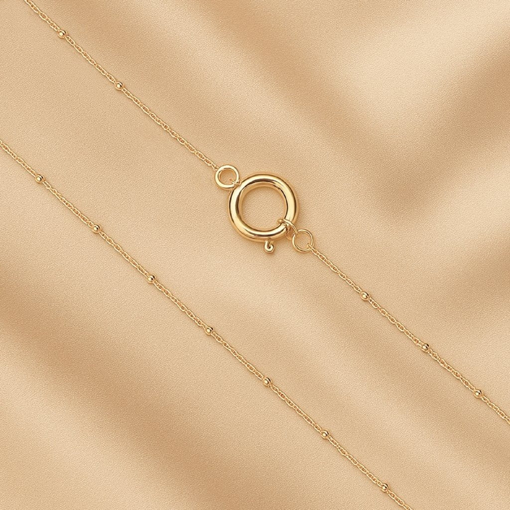 Zlatý řetízek s drobnými kuličkami – detail designu Dots