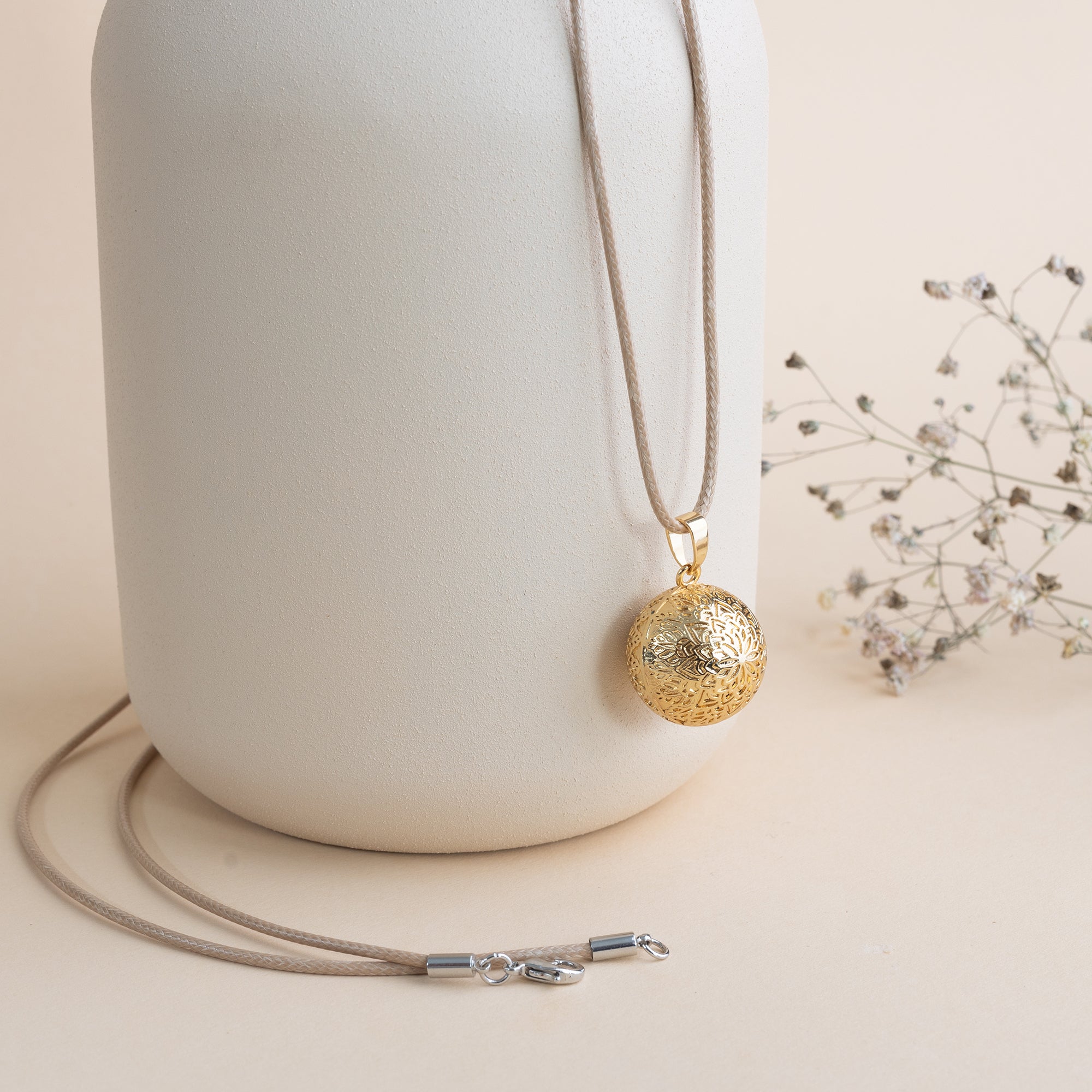 Těhotenská bola Aurora – šperk ve zlatém provedení