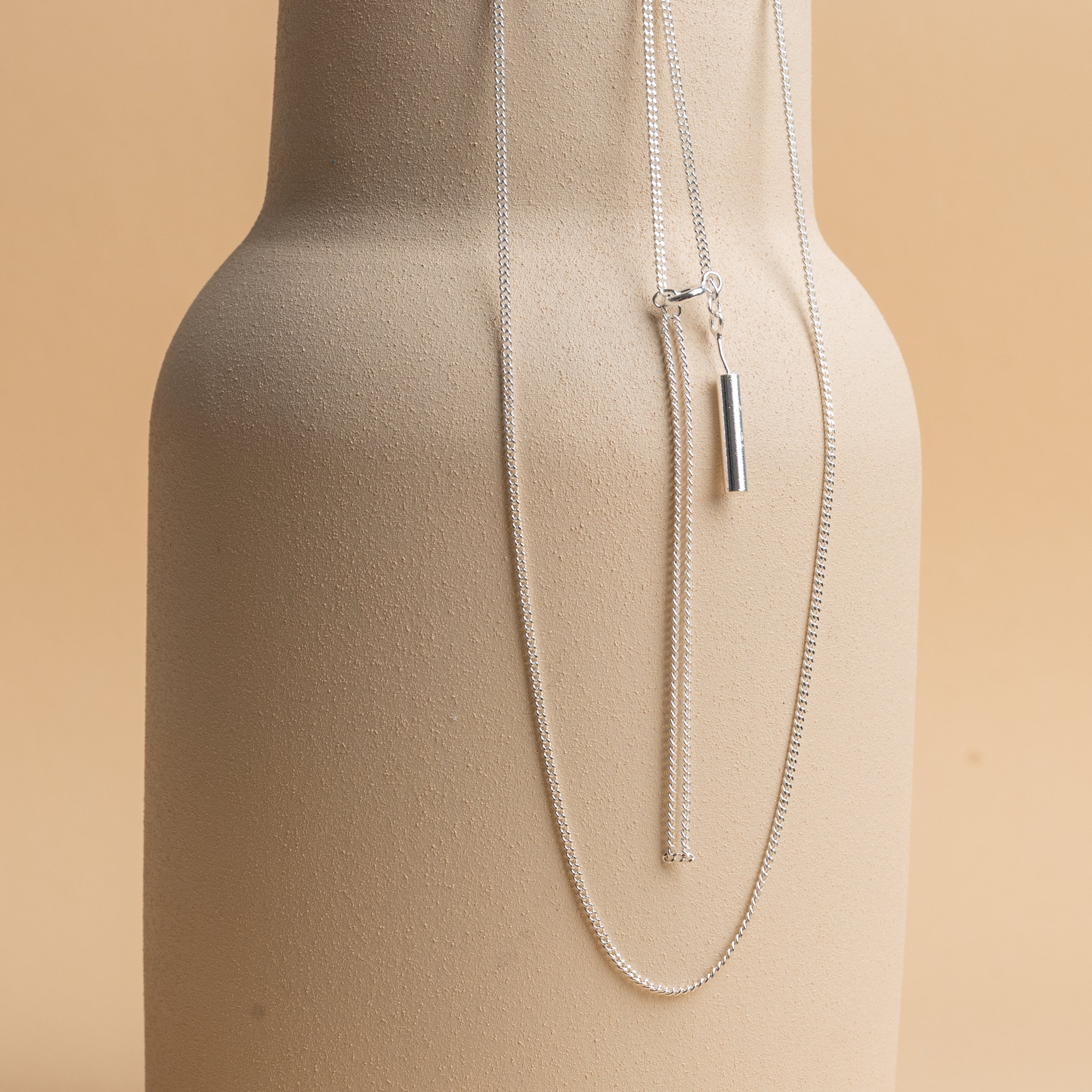 Stříbrný řetízek s hladkým povrchem – detail provedení