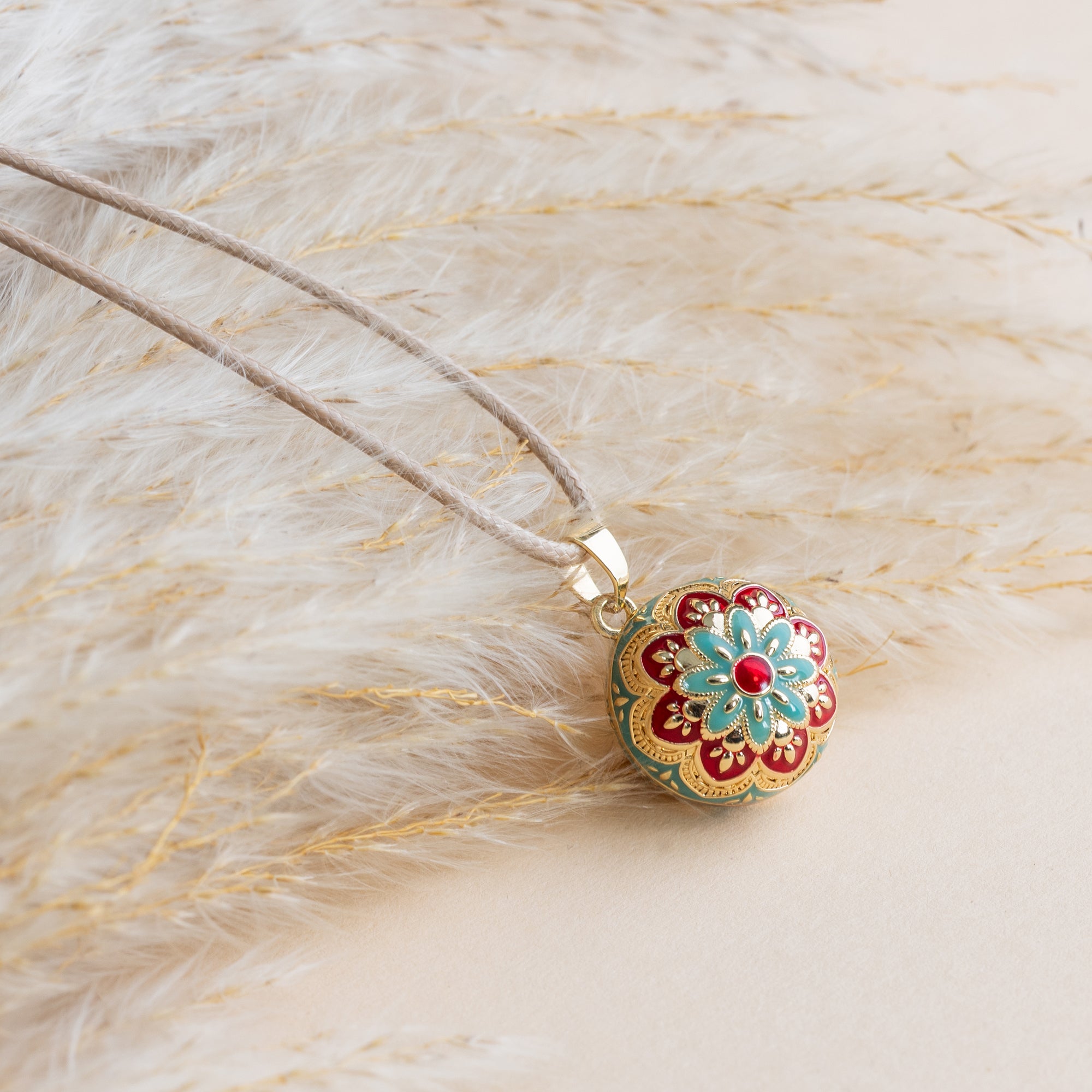 Rolnička Meda – detail zdobeného povrchu