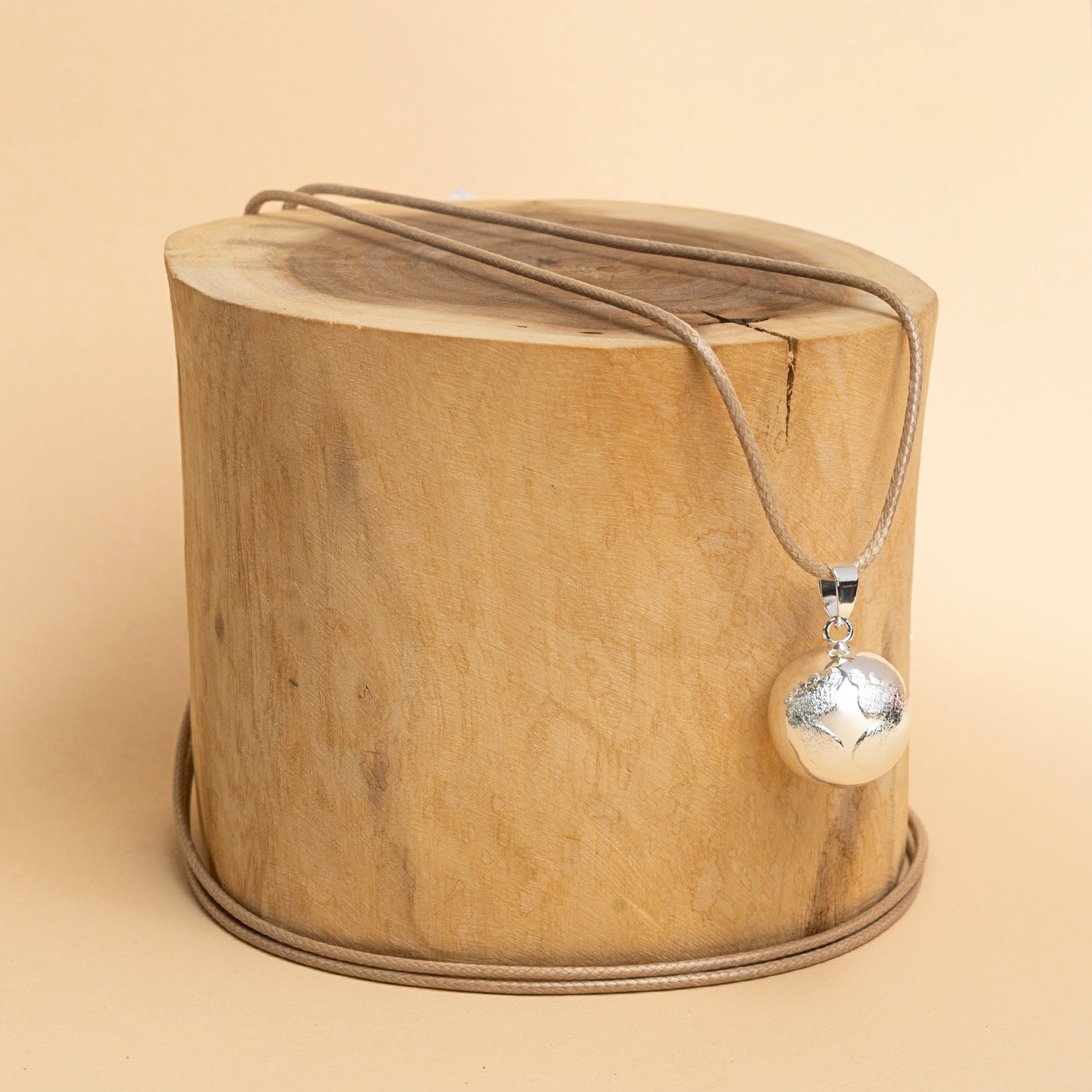 Rolnička Baby s motivem dětských nožiček – detail designu