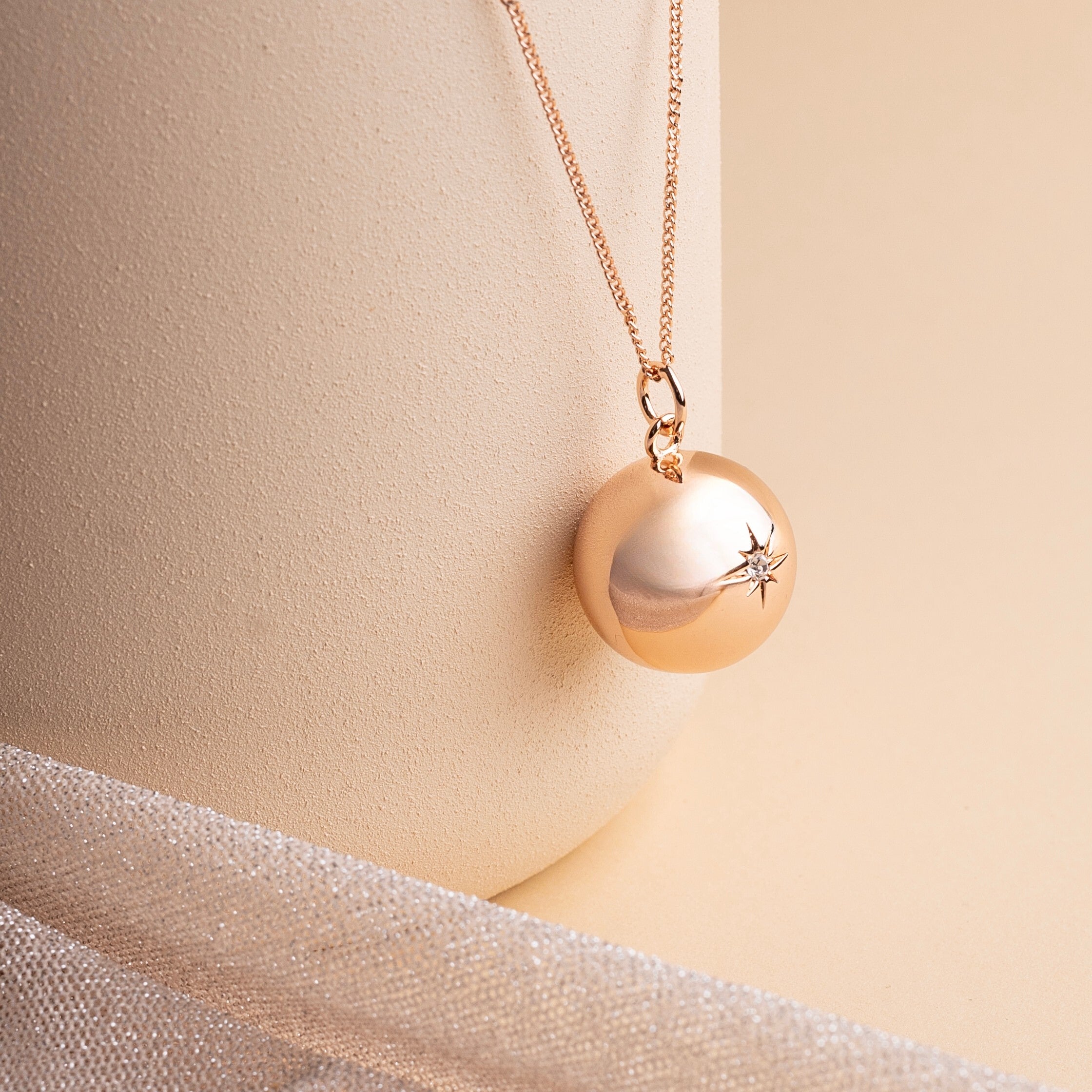 Rolnička Stella Lucia v měděném odstínu – detail struktury povrchu