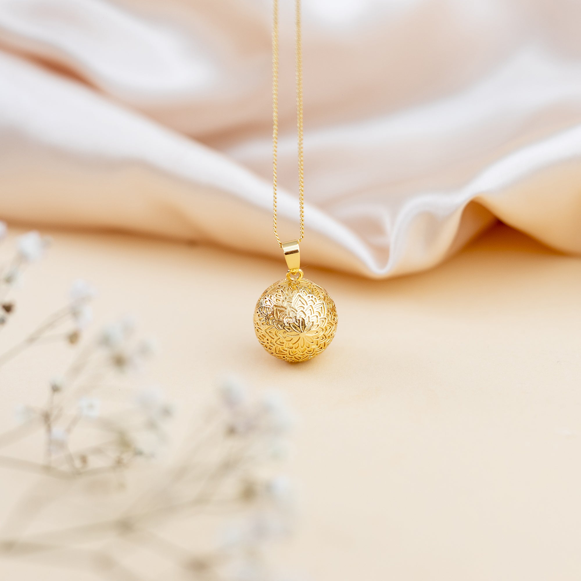 Těhotenská bola Aurora – šperk ve zlatém provedení